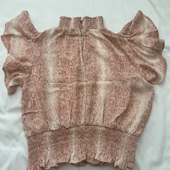 Shine star, large summer pink snake skin top - Picture 7 of 7